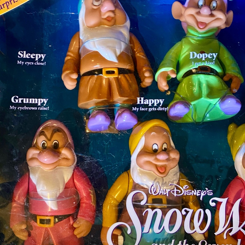 Mattel Snow White and the Seven Dwarfs Action Figures Set - Picture 3 of 5
